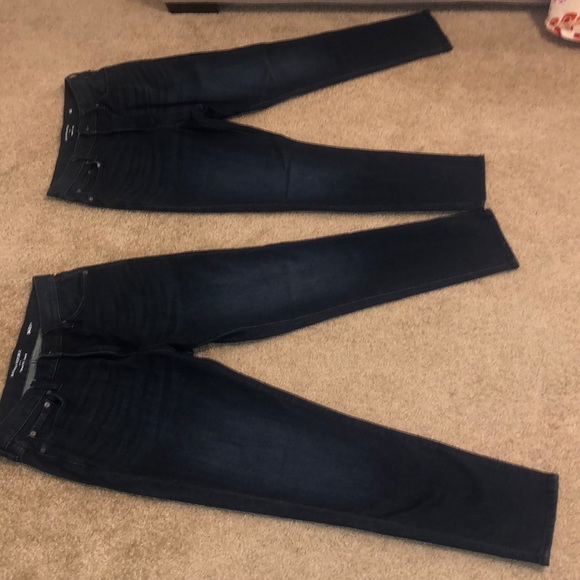 Men’s Banana Republic “Athletic Fit” jeans - Picture 3 of 4
